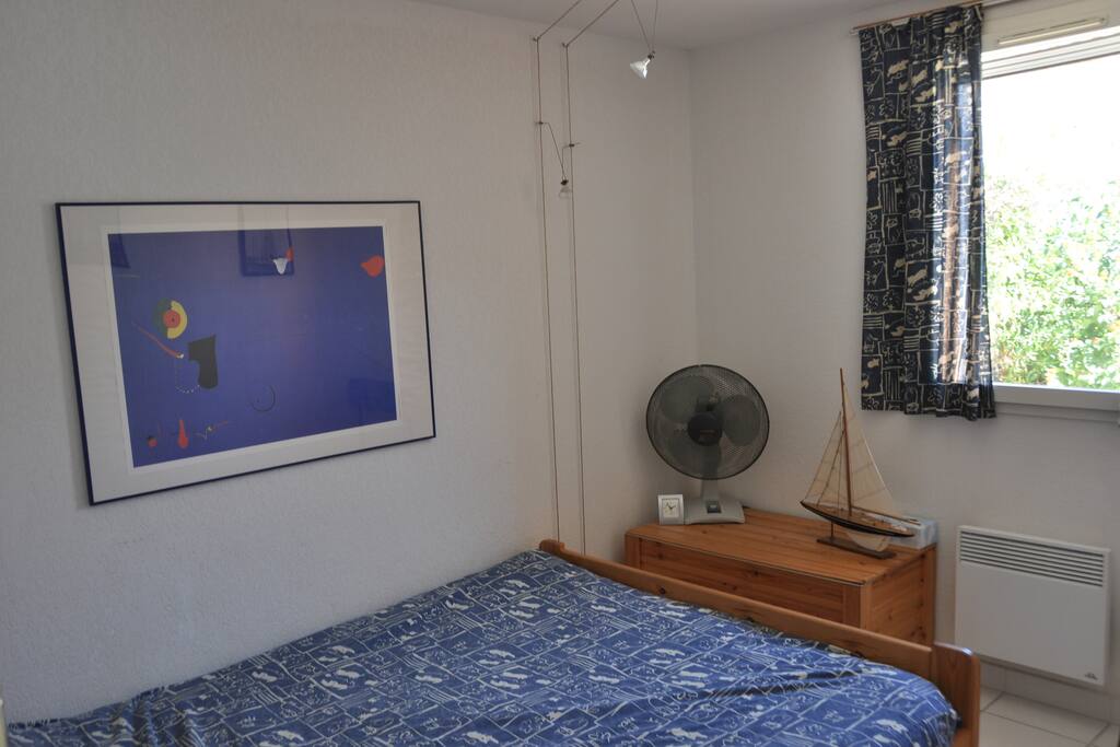 Chambre rez de chaussée lit double de 140 cm