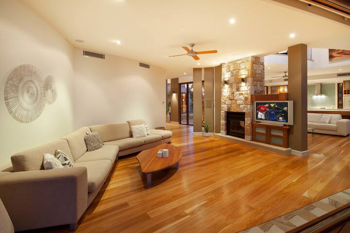 Lux & Lifestyle Noosa Waters gallery image 5