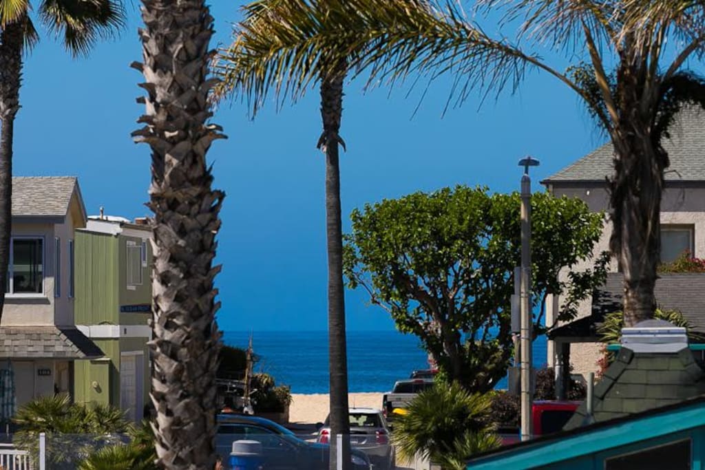 Peek a boo view of the ocean from the front patio.