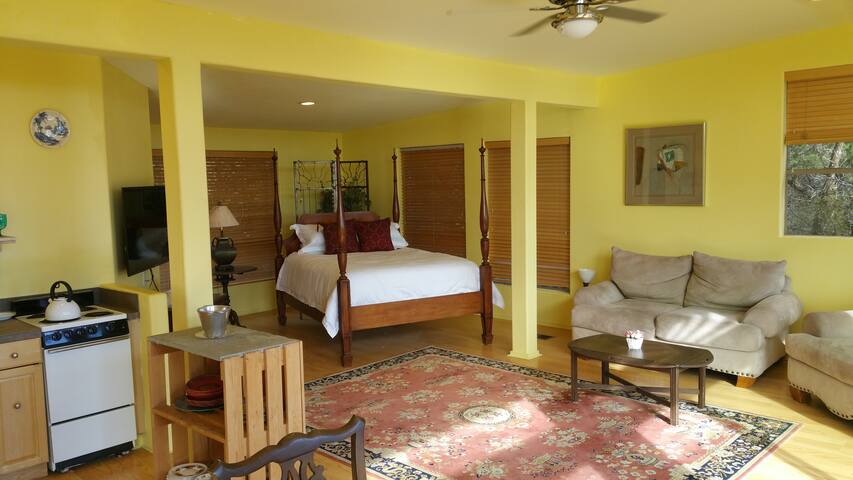 Garden Cottage - hot tub and seclusion