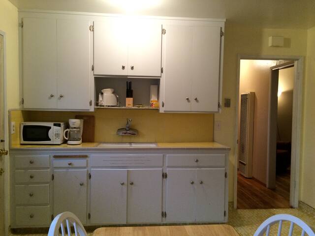 Charming 2 bedroom house gallery image 4