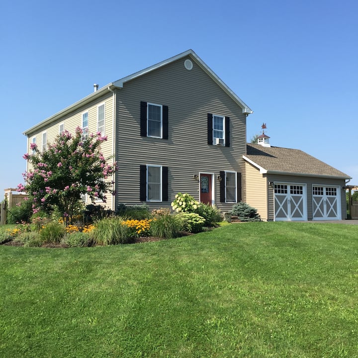 Stunning Wine Country Views! Houses for Rent in Cutchogue, New York, United States