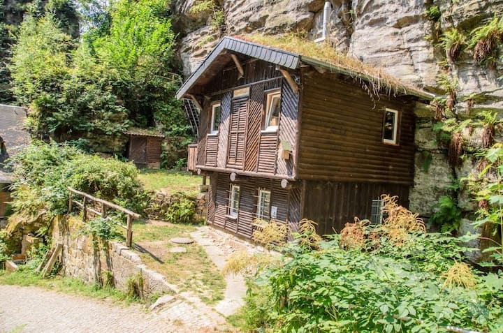 Jägerklause – Living on the rocks | Rathewalder Mühle