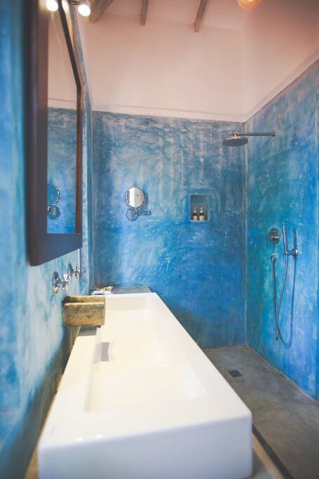 SISILA VILLA River suite