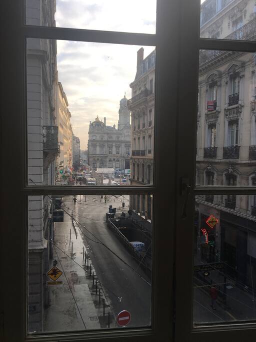 Vue sur la Place des Terreaux depuis le salon