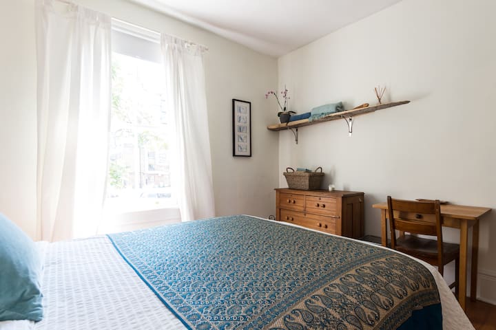 Arts Centric House Downtown Toronto Houses For Rent In Toronto