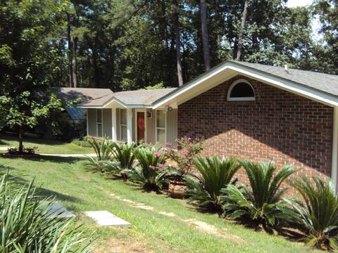 Lakefront Charm - Fun and Romance!