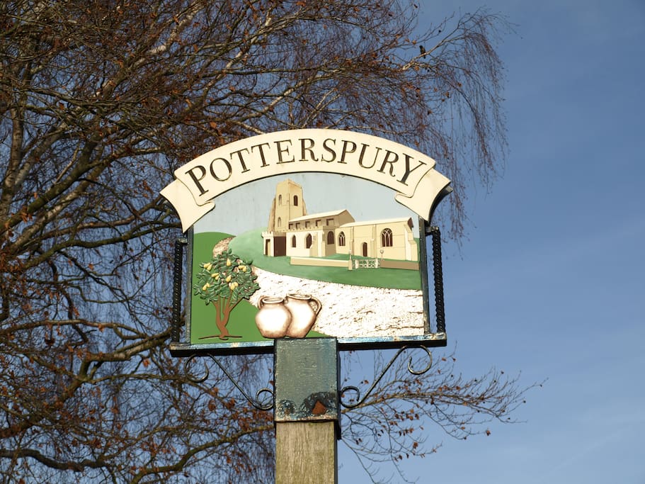 Potterspury - Local Quaint Village with Easy access to Milton Keynes, Towcester, Silverstone