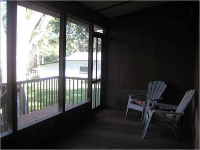 Escape the chaos, stunning green space gallery image 3