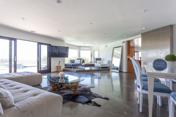 Celebrity Home in the Hills gallery image 4