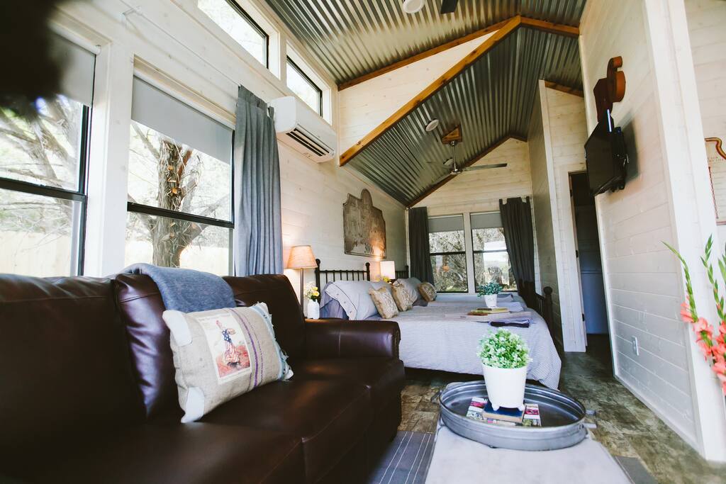 This is the Claire Villa. It sleeps 6 guests.