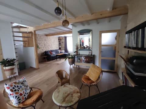 Top performing Airbnb: Bordeaux Bastide Shop in La Bastide