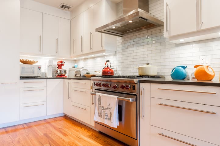 Prime Williamsburg 3 BR with Deck