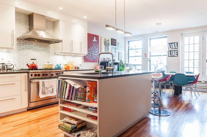 Prime Williamsburg 3 BR with Deck gallery image 2