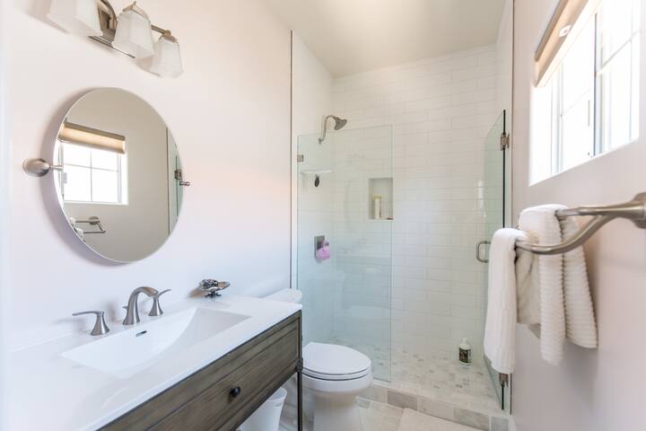 Beautiful 3 BD 4 bathrooms home great location gallery image 4