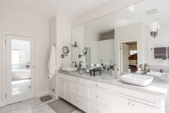 Beautiful 3 BD 4 bathrooms home great location gallery image 5