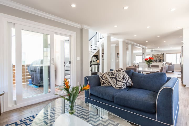 Beautiful 3 BD 4 bathrooms home great location