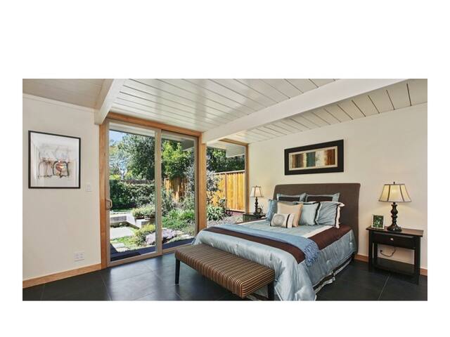 Modern 5 Bedroom Palo Alto Home-sleeps 10! gallery image 4