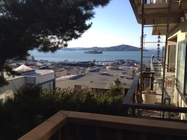 Sunny 2b/1b with great Bay views!!!