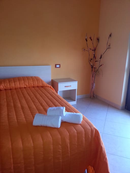 camera arancio