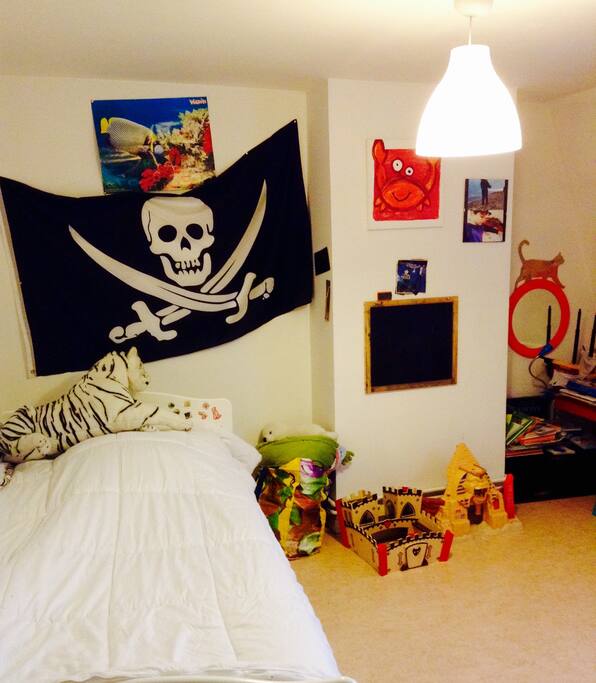 Chambre de pirate ascendant dinosaure.