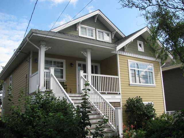 Studio Apartment near YVR & Skytrain | Vancouver