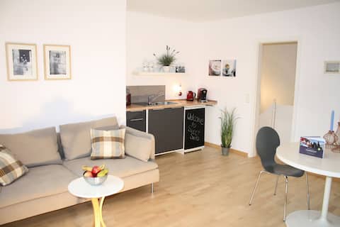 Leistungsstarkes Airbnb: "SweetSuite" between City and fairground in Bemerode