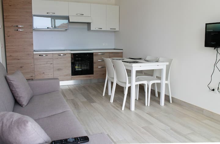 Sehemu ya kuishi yenye kitanda cha sofa mbili