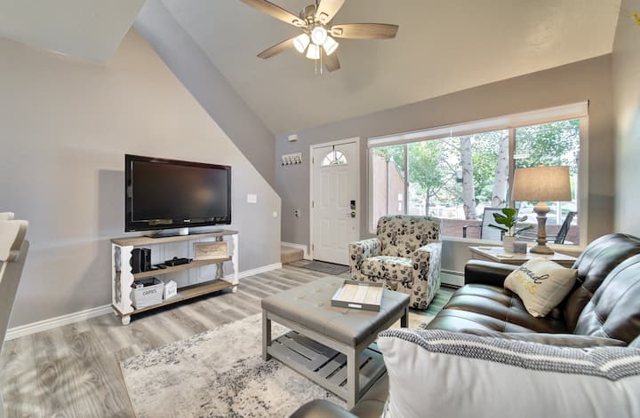 Freshly Updated Condo Near St. Mary's And Cmu!! - Grand Junction, CO