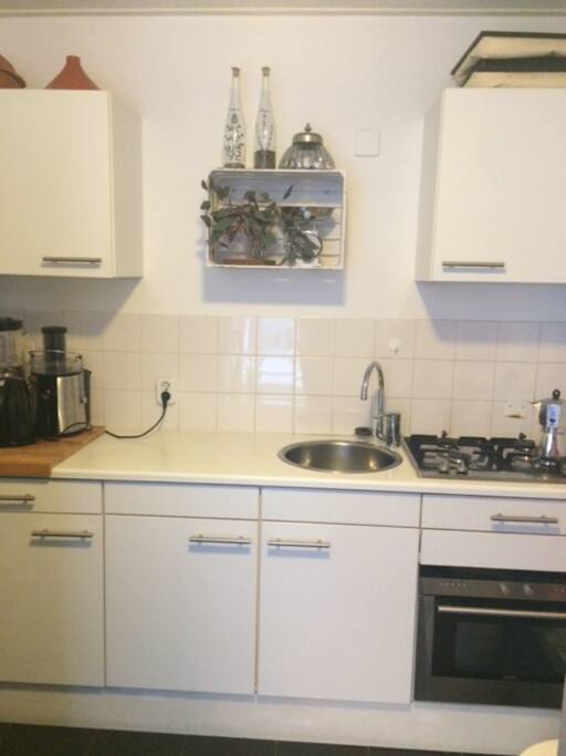 kitchen with oven, dishwasher, washing machine