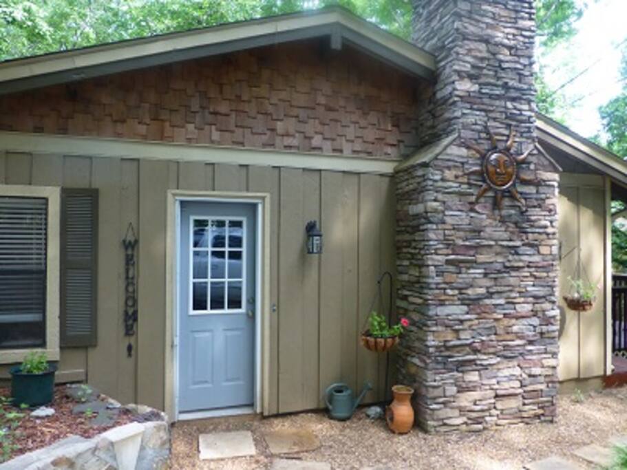 Cozy Cottage On Lake Lanier Cottages For Rent In Cumming