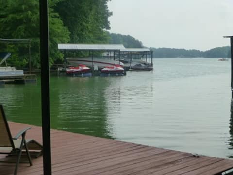 Cozy Cottage on Lake Lanier, Pet Friendly, Fenced