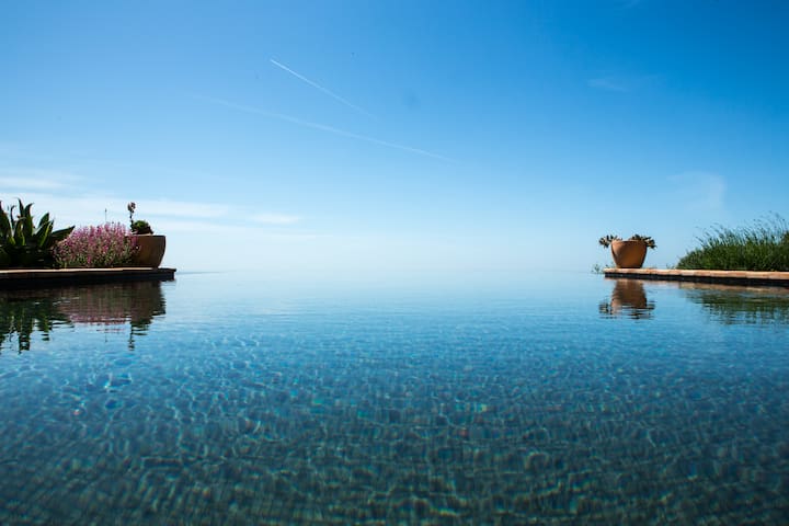 CASA JACARANDA in the mountain