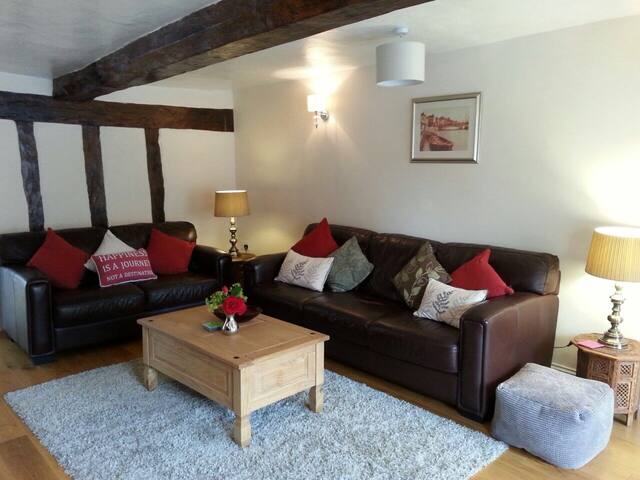 Idyllic 17th century cottage in a rural village