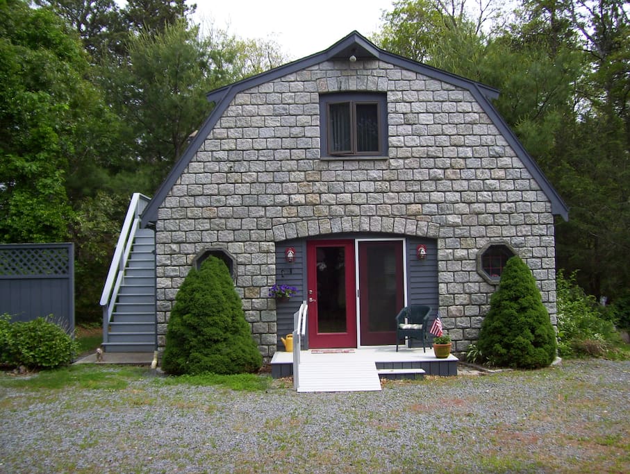 Falmouth, Cozy Studio Near Old Silver Beach Apartments for Rent in