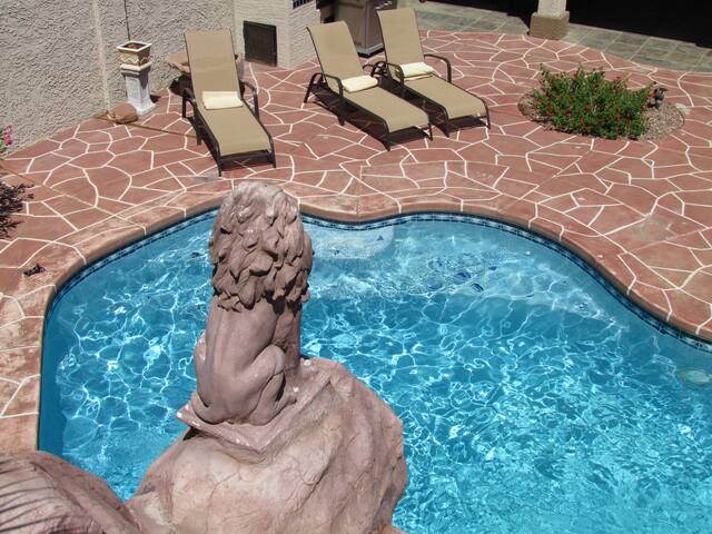 Paradise -free solar pool- 15 minutes to the strip gallery image 4