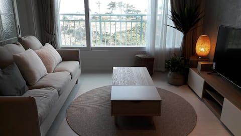 Aewol Modern House (sea view. Entire house/No cleaning fee/spacious parking space) Room3. Bathroom2. Maximum 5 people
