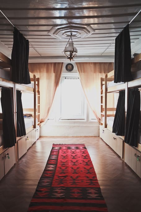 10 bunk beds dorm room