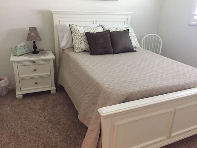 Comfortable home near attractions.