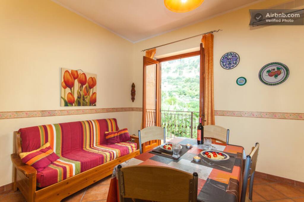 cucina con divano letto