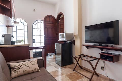 Popular Airbnb listing: Cozy Studio near Museo Antropologia in Anzures