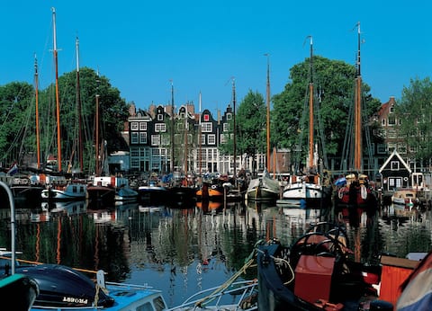 HISTORICAL DOWNTOWN AMSTERDAM