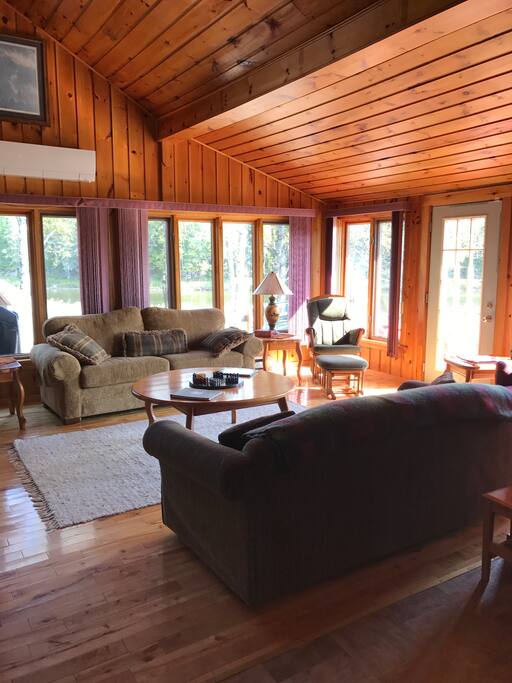 Large Sitting Area