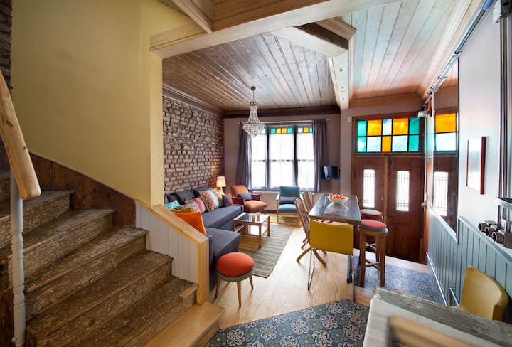 Two Neighboring Houses | 4 Bdr, 4 Bth, 2 Kitchen - İstanbul
