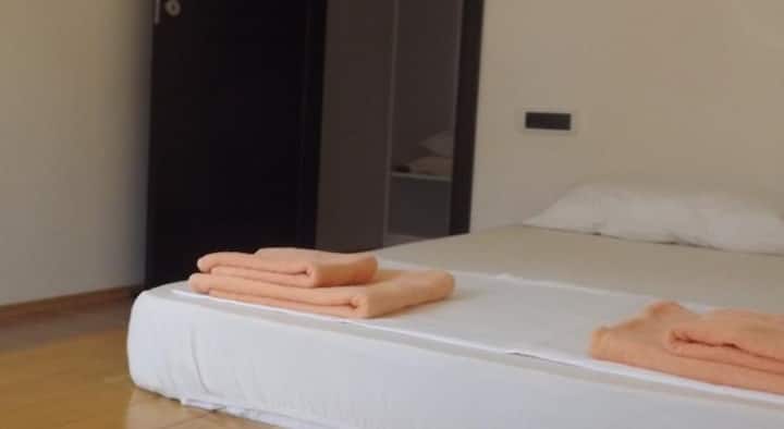 Dhoma e dytë e gjumit kati i parë