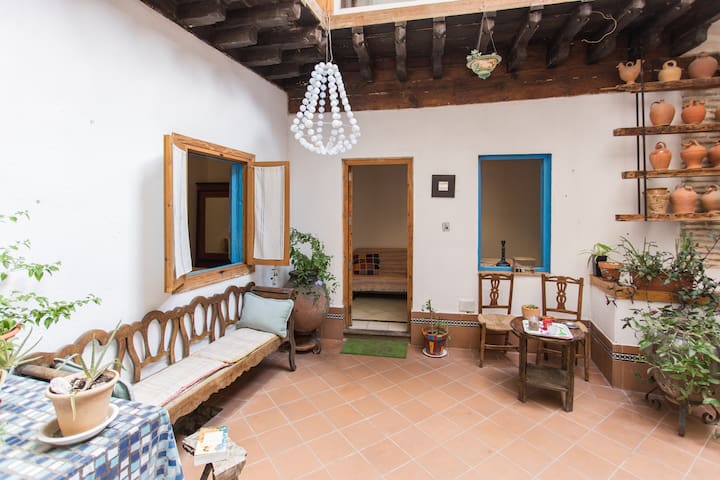 Bonito Apto. con patio. Céntrico.