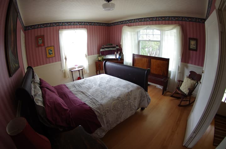 Chumba cha kulala cha mgeni 1 - Kitanda cha ukubwa kamili w/maoni