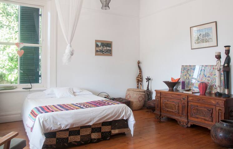 Beautiful 3 bedroom Victorian house gallery image 2