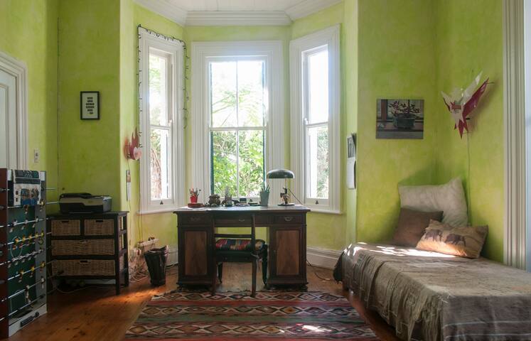 Beautiful 3 bedroom Victorian house gallery image 3