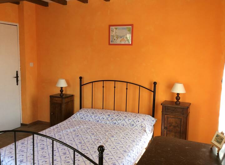 غرفة المشمش: 140 سرير